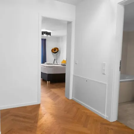 Luxus Im Zentrum Fuer 6 Personen Mit 3 Zimmern, Balkon, Parkplatz, Wlan Lejlighed Dresden