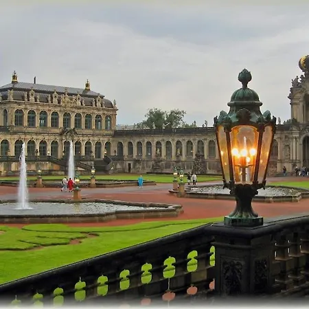 Luxus Im Zentrum Fuer 6 Personen Mit 3 Zimmern, Balkon, Parkplatz, Wlan * Dresden