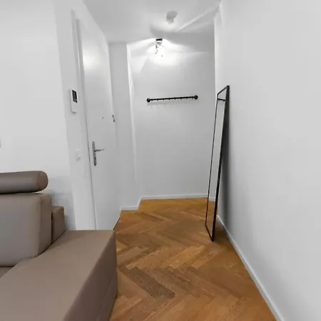 Lejlighed Luxus Im Zentrum Fuer 6 Personen Mit 3 Zimmern, Balkon, Parkplatz, Wlan *