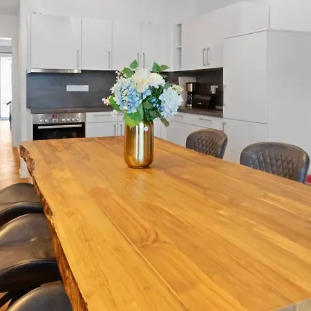 Luxus Im Zentrum Fuer 6 Personen Mit 3 Zimmern, Balkon, Parkplatz, Wlan Dresden