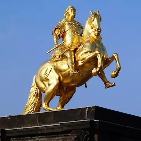 Lejlighed Luxus Im Zentrum Fuer 6 Personen Mit 3 Zimmern, Balkon, Parkplatz, Wlan