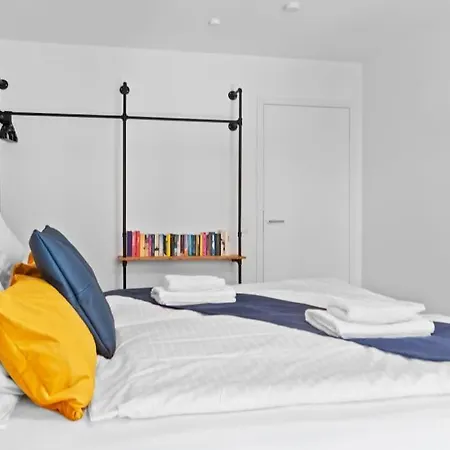 Lejlighed Luxus Im Zentrum Fuer 6 Personen Mit 3 Zimmern, Balkon, Parkplatz, Wlan